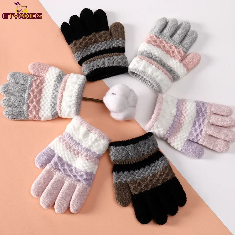 1 пара зимних теплых детских перчаток, милые полосатые вязаные перчатки для детского сада с раздельными пальцами для мальчиков и девочек, детские вязаные перчатки на 3-8 лет