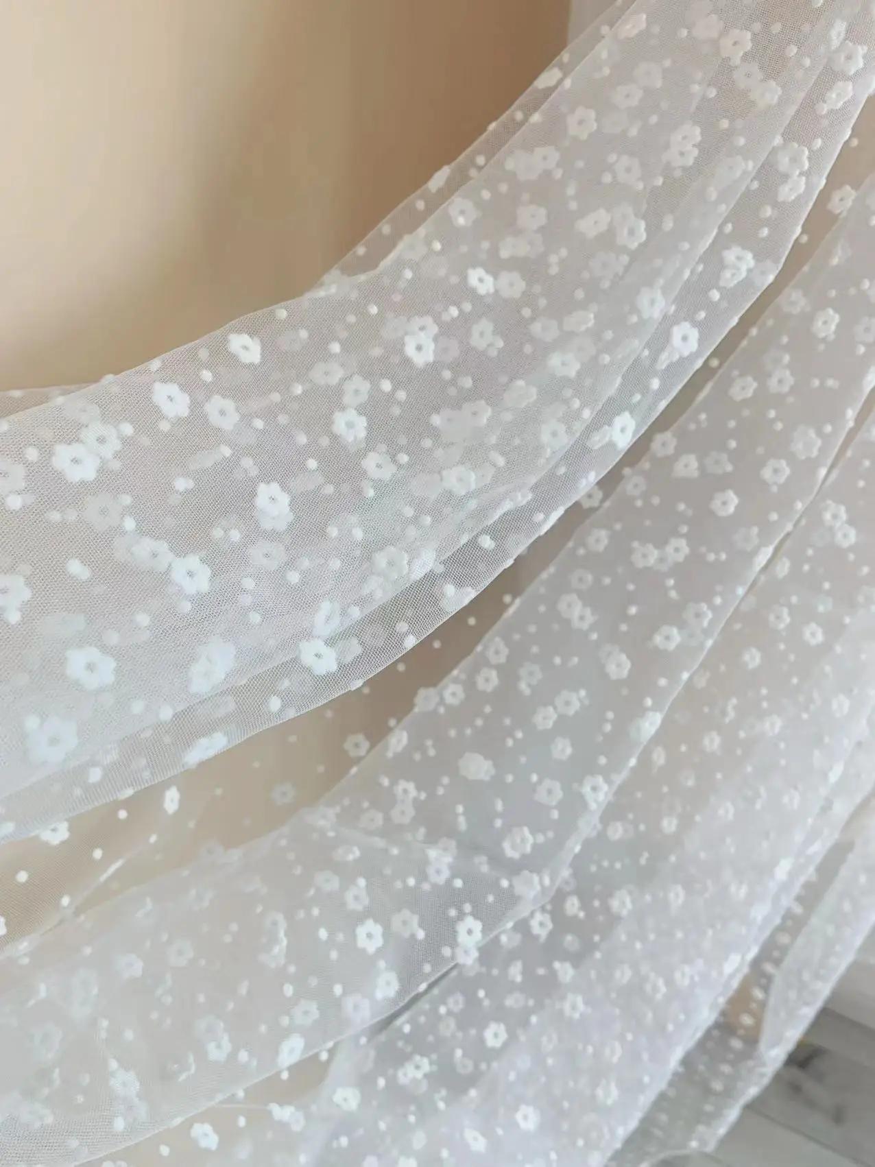 Белоснежная кружевная ткань из тюля с флокированными цветами и крошечными бархатными точками для юбок, кутюр, свадеб, накидки для фаты невесты